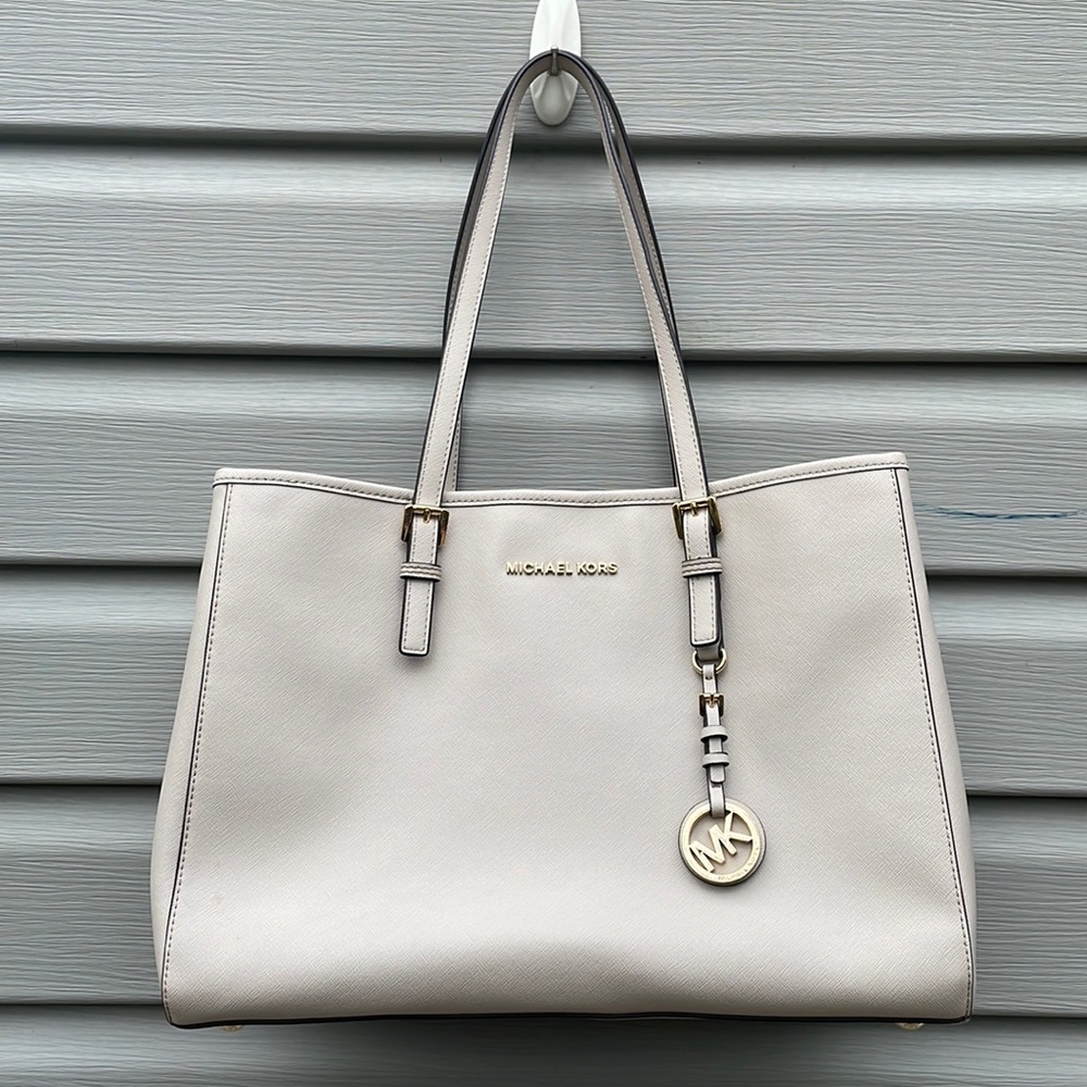 Michael Kors Jet Set Travel Medium Top-Zip Tote